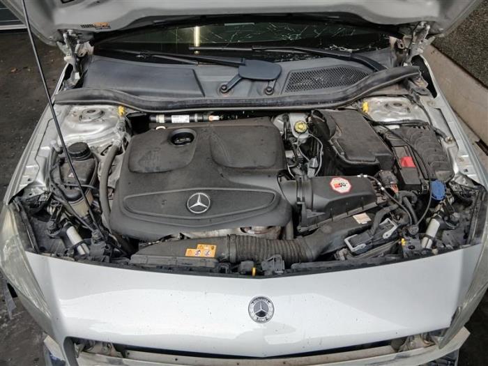 Mercedes A 1.6 A-180 16V Samochód złomowany (2017, Srebrny)