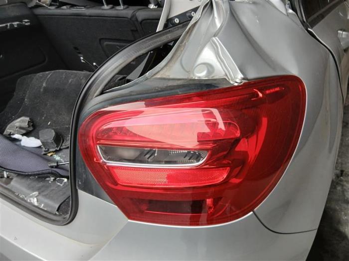 Mercedes A 1.6 A-180 16V Samochód złomowany (2017, Srebrny)