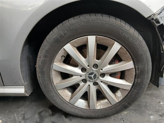Mercedes A 1.6 A-180 16V Samochód złomowany (2017, Srebrny)
