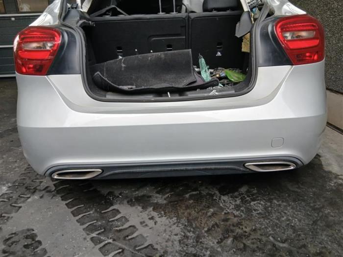 Mercedes A 1.6 A-180 16V Samochód złomowany (2017, Srebrny)