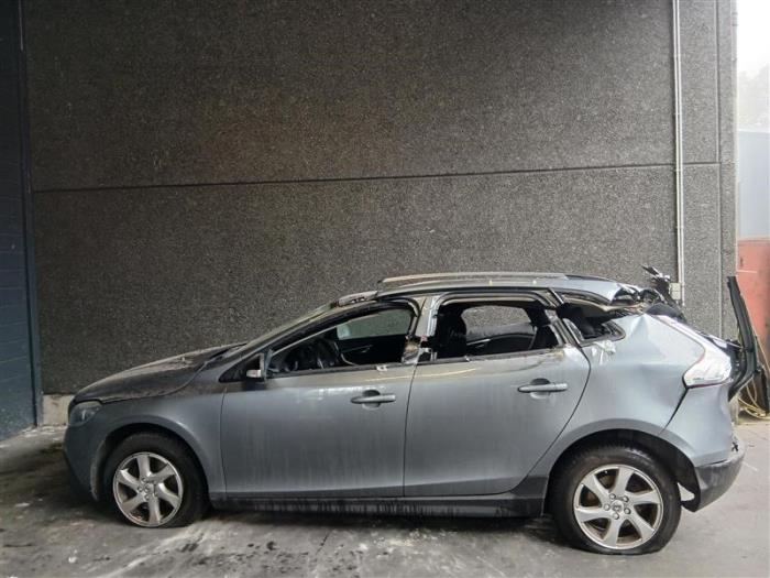 Volvo V40 Cross Country 2.0 D2 16V Vehículo de desguace (2018, Gris)