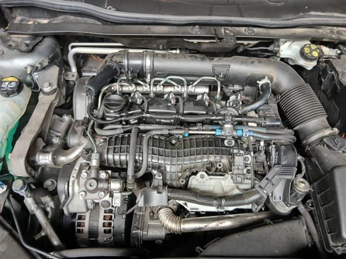 Volvo V40 Cross Country 2.0 D2 16V Vehículo de desguace (2018, Gris)