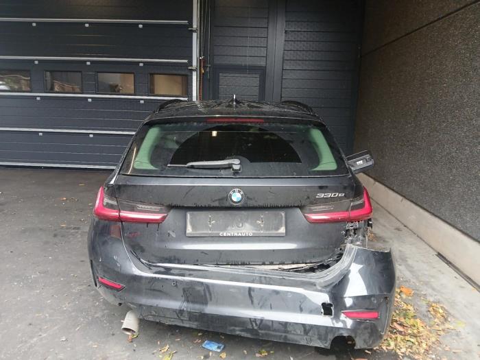 BMW 3 serie Touring 330e 2.0 TwinPower Turbo 16V Salvage vehicle (2020, Black)