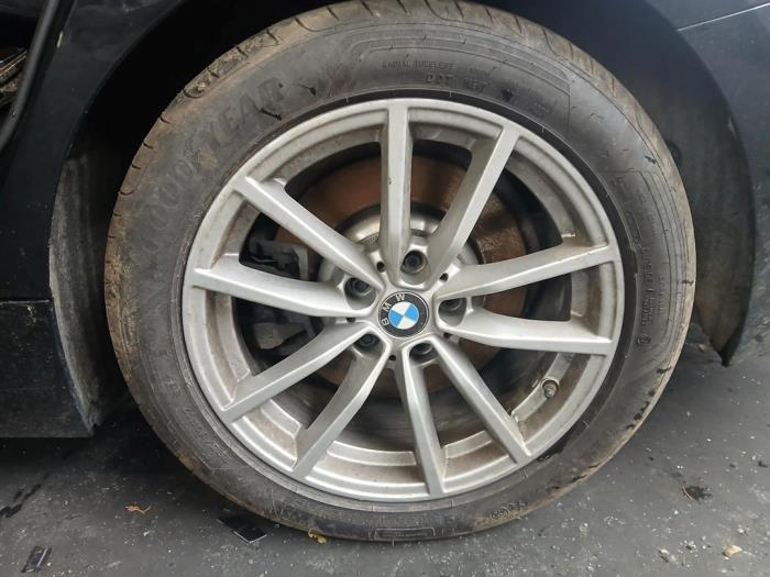 BMW 3 serie Touring 330e 2.0 TwinPower Turbo 16V Salvage vehicle (2020, Black)