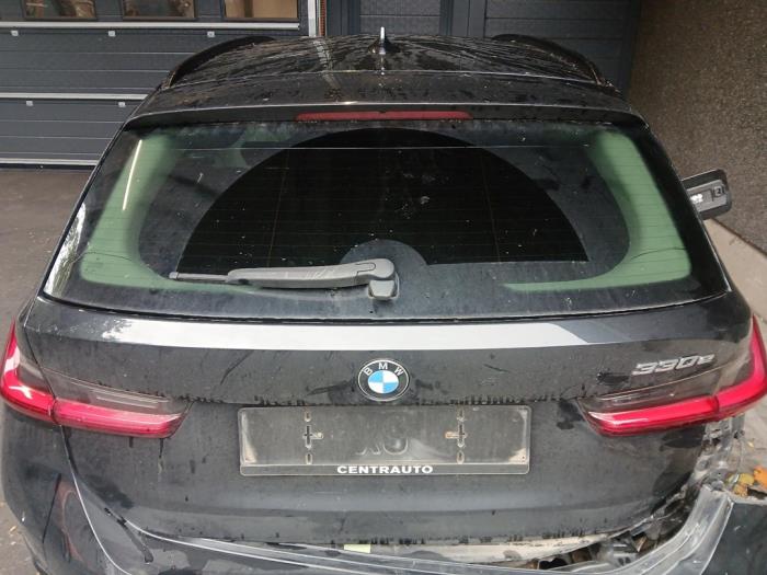 BMW 3 serie Touring 330e 2.0 TwinPower Turbo 16V Salvage vehicle (2020, Black)