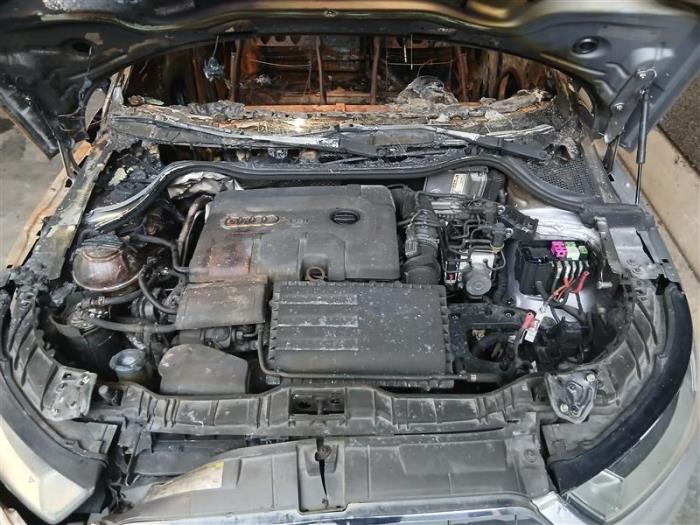 Audi A1 Sportback 1.4 TDI Ultra 12V Épave (2015, Argenté)
