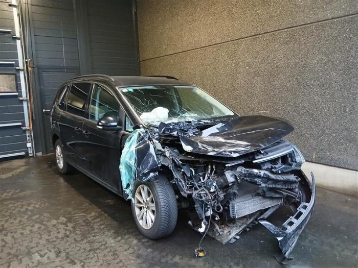 Seat Alhambra 2.0 TDI 16V Samochód złomowany (2018, Czarny)
