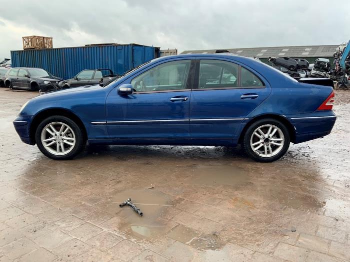 Mercedes C 2.2 C200 CDI 16V Salvage vehicle (2001, Blue)