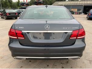 Mercedes E E-300 BlueTec Hybrid V6 24V Samochód złomowany (2014, Szary)