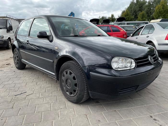 Volkswagen Golf IV 1.4 16V Samochód złomowany (1999, Czarny)