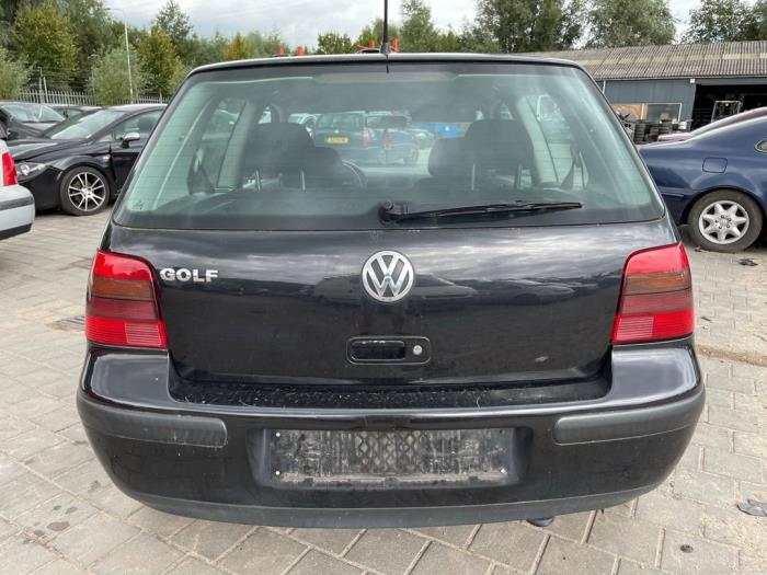Volkswagen Golf IV 1.4 16V Samochód złomowany (1999, Czarny)