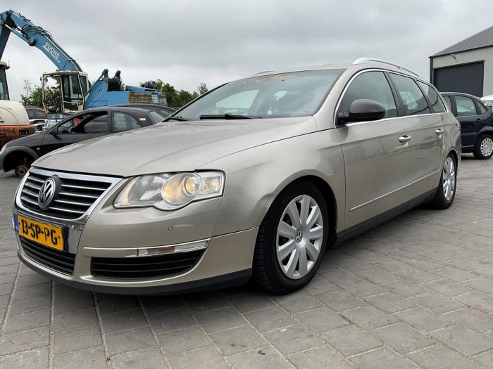 Volkswagen Passat Variant 2.0 TFSI/TSI 16V Samochód złomowany (2006, Bez)
