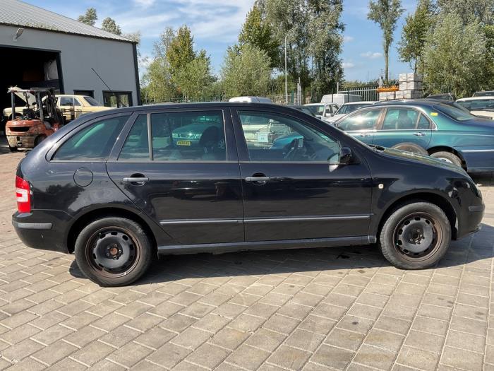 Skoda Fabia 1.4i 16V Salvage vehicle (2007, Black)