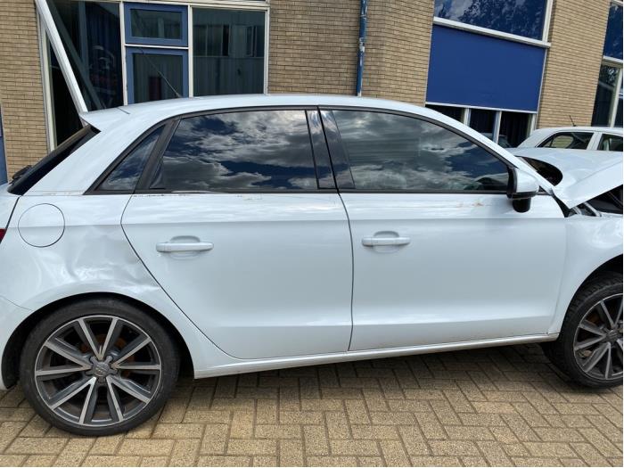 Audi A1 Sportback 1.6 TDI 16V Épave (2013, Blanc)