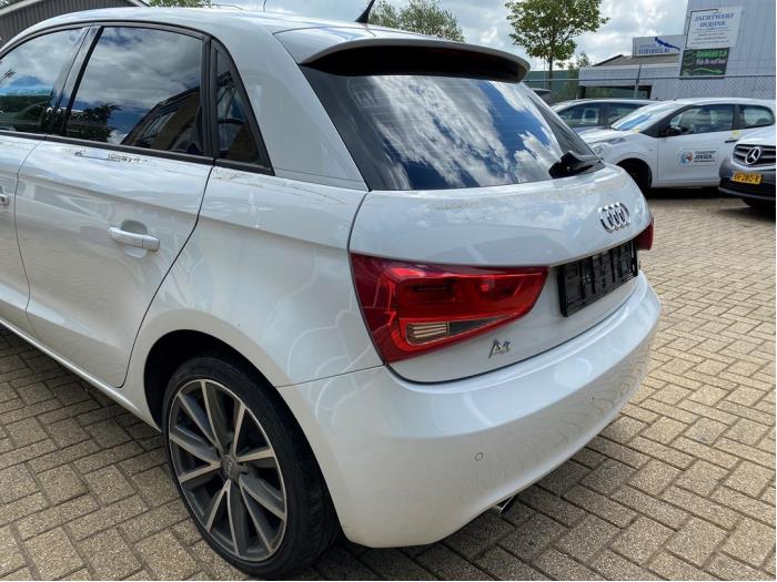 Audi A1 Sportback 1.6 TDI 16V Épave (2013, Blanc)