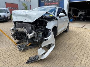 Audi A1 Sportback 1.6 TDI 16V Épave (2013, Blanc)