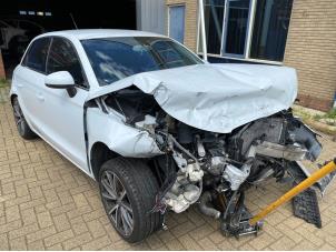Audi A1 Sportback 1.6 TDI 16V Épave (2013, Blanc)