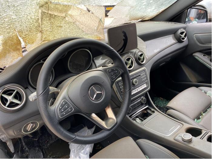 Mercedes GLA 1.6 180 16V Vehículo de desguace (2019, Azul)