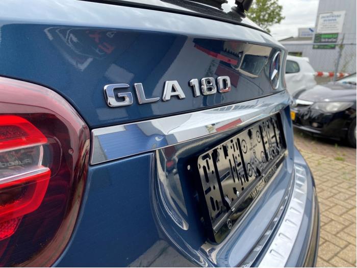 Mercedes GLA 1.6 180 16V Vehículo de desguace (2019, Azul)