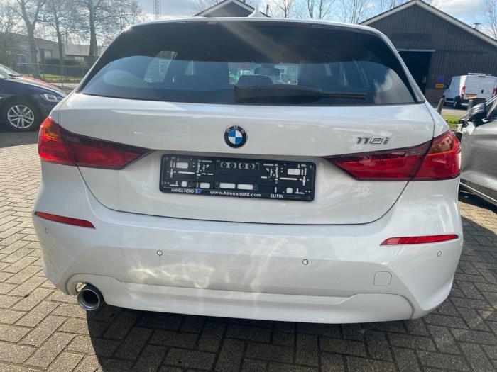 BMW 1 serie 118i 1.5 TwinPower 12V Schrottauto (2020, Weiß)