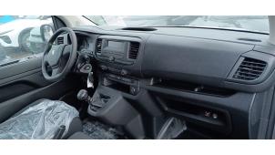 Peugeot Expert 2.0 Blue HDi 150 16V Samochód złomowany (2021, Szary)