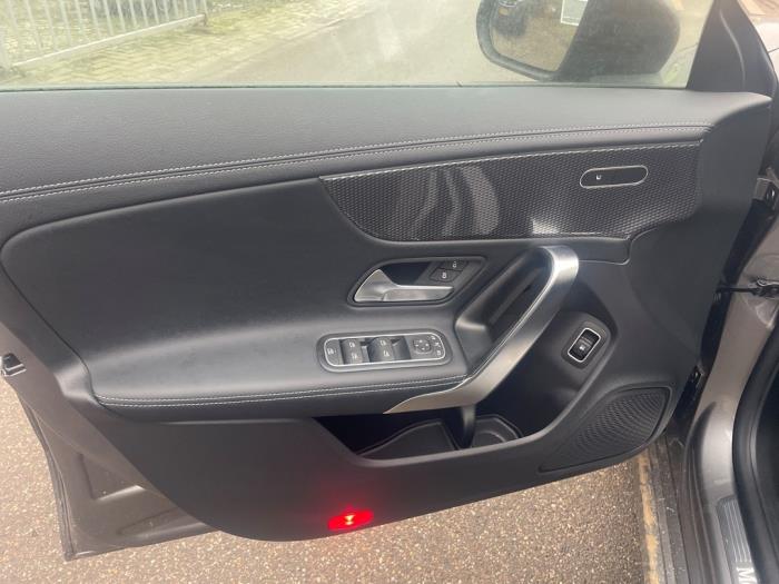 Mercedes CLA Shooting Brake 1.3 CLA-250 e Turbo 16V Skrotfordon (2023, GRIJS)