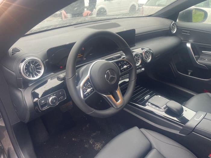 Mercedes CLA Shooting Brake 1.3 CLA-250 e Turbo 16V Skrotfordon (2023, GRIJS)