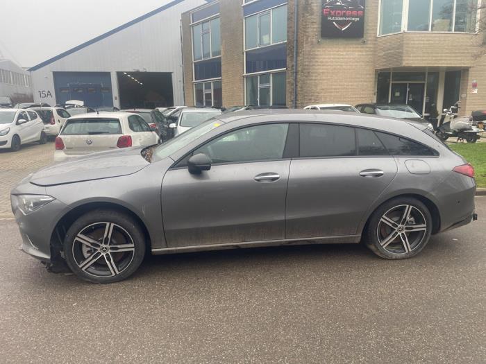 Mercedes CLA Shooting Brake 1.3 CLA-250 e Turbo 16V Skrotfordon (2023, GRIJS)