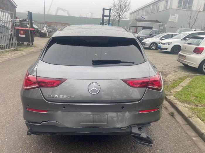 Mercedes CLA Shooting Brake 1.3 CLA-250 e Turbo 16V Skrotfordon (2023, GRIJS)