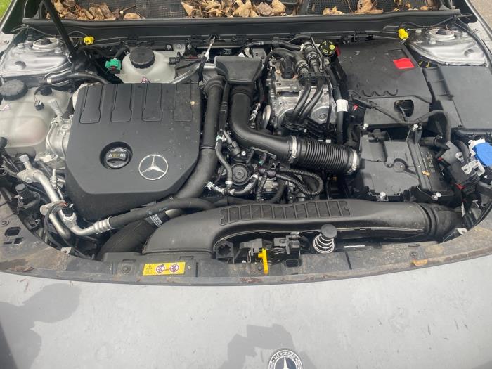 Mercedes CLA Shooting Brake 1.3 CLA-250 e Turbo 16V Skrotfordon (2023, GRIJS)