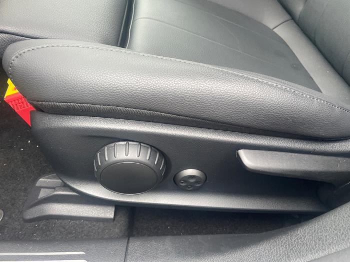 Mercedes CLA Shooting Brake 1.3 CLA-250 e Turbo 16V Skrotfordon (2023, GRIJS)