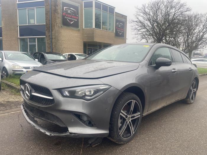 Mercedes CLA Shooting Brake 1.3 CLA-250 e Turbo 16V Skrotfordon (2023, GRIJS)