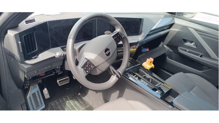 Opel Astra Skrotfordon (2025, ZWART)