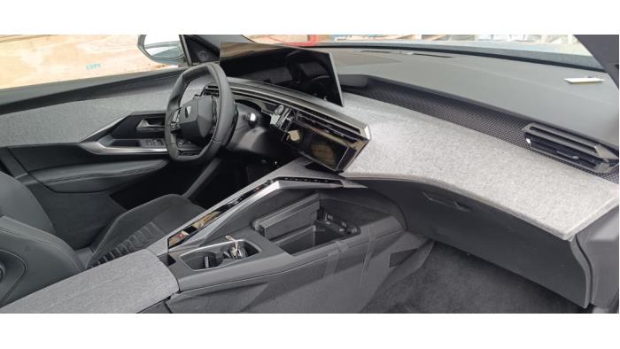 Peugeot 5008 Épave (2025, Gris)