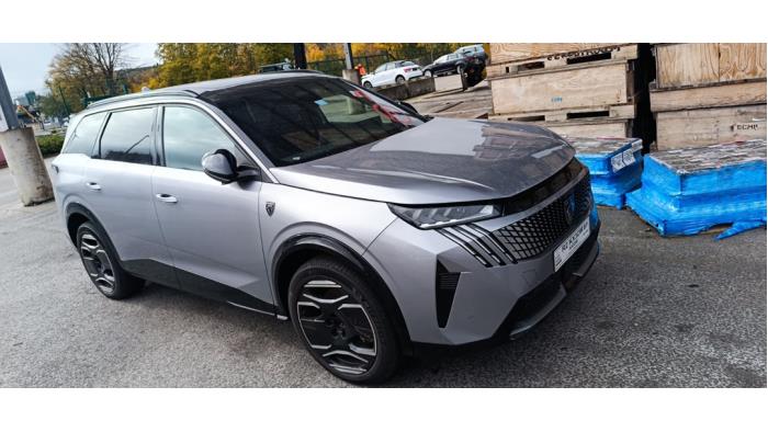 Peugeot 5008 Épave (2025, Gris)