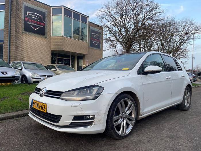 Volkswagen Golf VII 1.4 TSI 16V Épave (2013, Blanc)