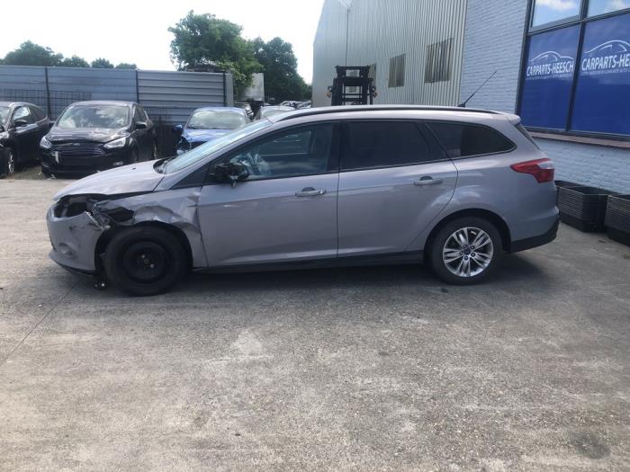 Ford Focus 3 Wagon 1.6 EcoBoost 16V 150 Épave (2011, Foncé)