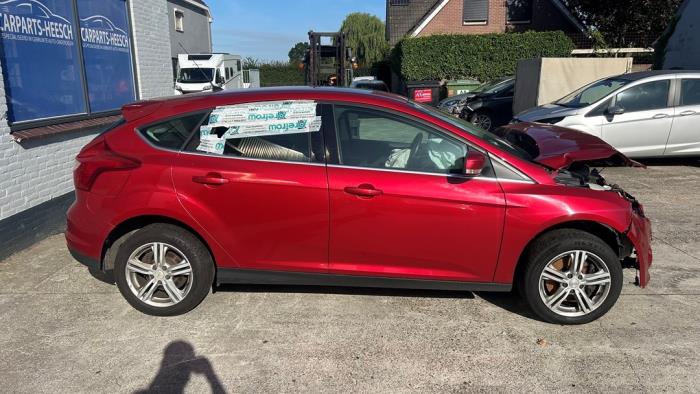 Ford Focus 3 1.6 EcoBoost 16V Vehículo de desguace (2011, Tintado, Rojo, Blanco candy, Blindado)