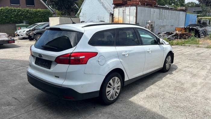 Ford Focus 3 Wagon 1.0 Ti-VCT EcoBoost 12V 125 Vehículo de desguace (2015, Rosa, Blanco)