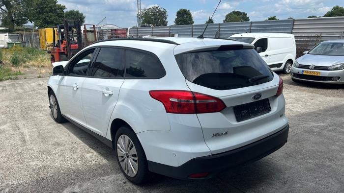 Ford Focus 3 Wagon 1.0 Ti-VCT EcoBoost 12V 125 Vehículo de desguace (2015, Rosa, Blanco)