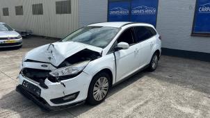 Ford Focus 3 Wagon 1.0 Ti-VCT EcoBoost 12V 125 Vehículo de desguace (2015, Rosa, Blanco)