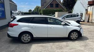 Ford Focus 3 Wagon 1.0 Ti-VCT EcoBoost 12V 125 Vehículo de desguace (2015, Rosa, Blanco)