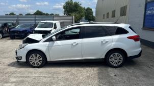 Ford Focus 3 Wagon 1.0 Ti-VCT EcoBoost 12V 125 Vehículo de desguace (2015, Rosa, Blanco)