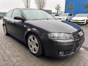 Audi A3 2.0 16V FSI Schrottauto (2003, Grau)