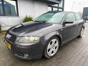 Audi A3 2.0 16V FSI Schrottauto (2003, Grau)