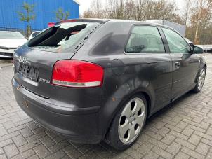 Audi A3 2.0 16V FSI Schrottauto (2003, Grau)