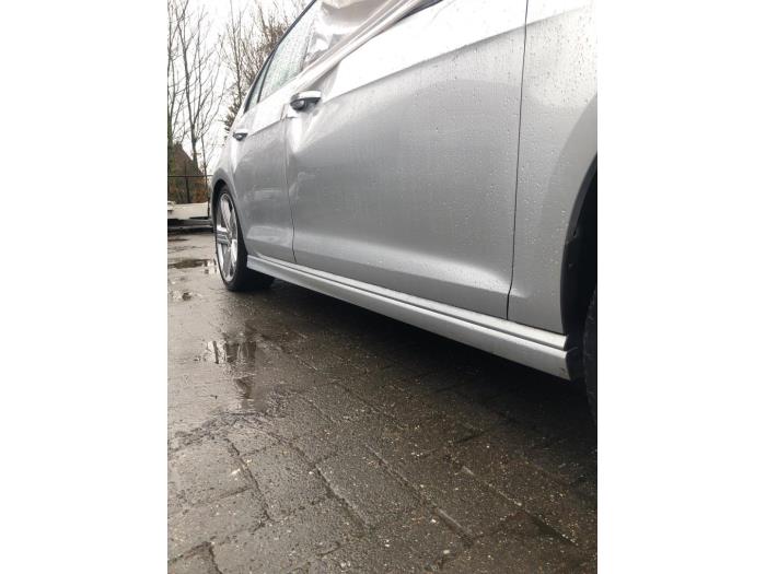 Volkswagen Golf VII 1.4 TSI 16V Samochód złomowany (2016, Srebrnoszary)