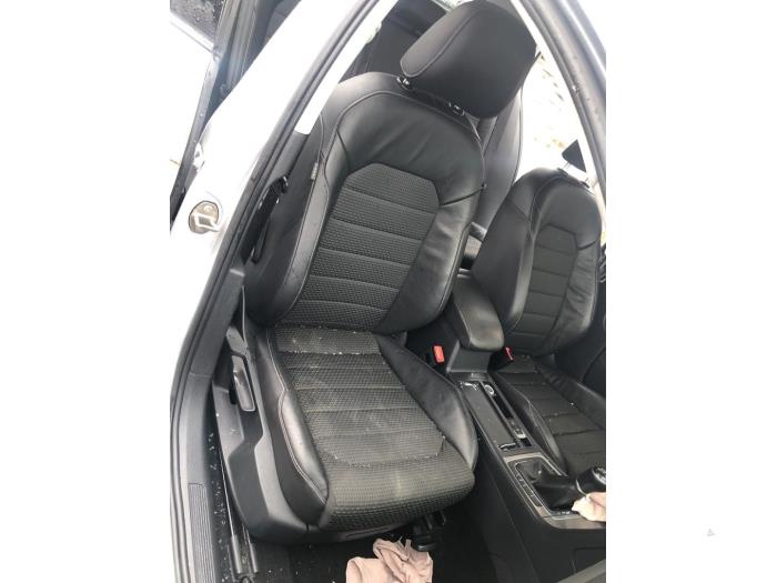 Volkswagen Golf VII 1.4 TSI 16V Samochód złomowany (2016, Srebrnoszary)