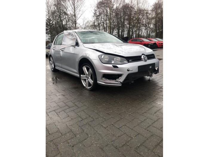 Volkswagen Golf VII 1.4 TSI 16V Samochód złomowany (2016, Srebrnoszary)