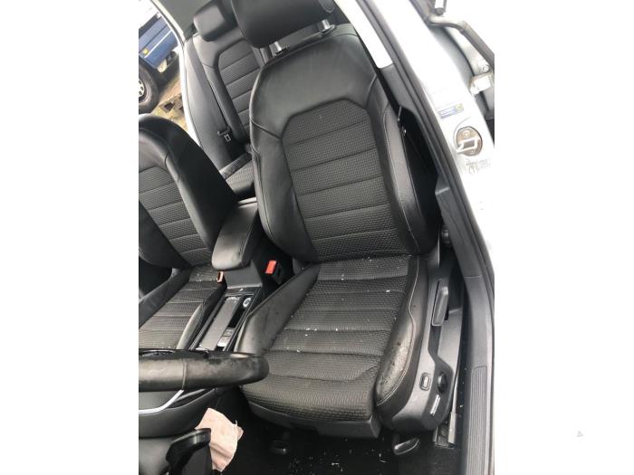 Volkswagen Golf VII 1.4 TSI 16V Samochód złomowany (2016, Srebrnoszary)